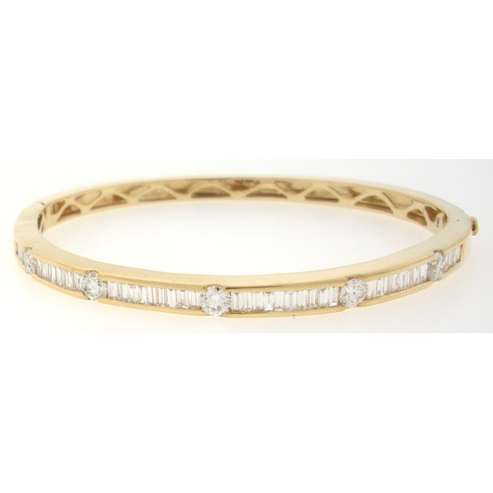 Gorgeous Diamond Bangle Bracelet - z5607