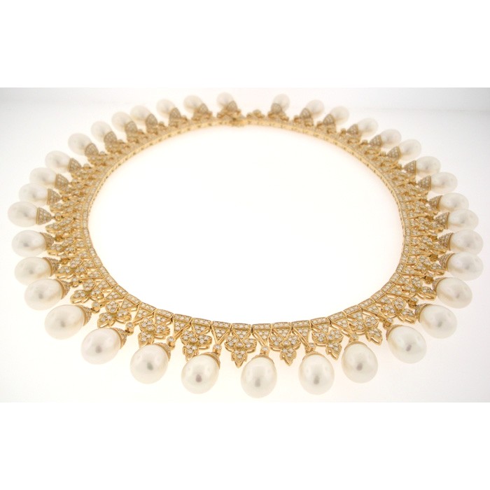 Diamond and Pearl Necklace in White or Yellow Gold - 1577