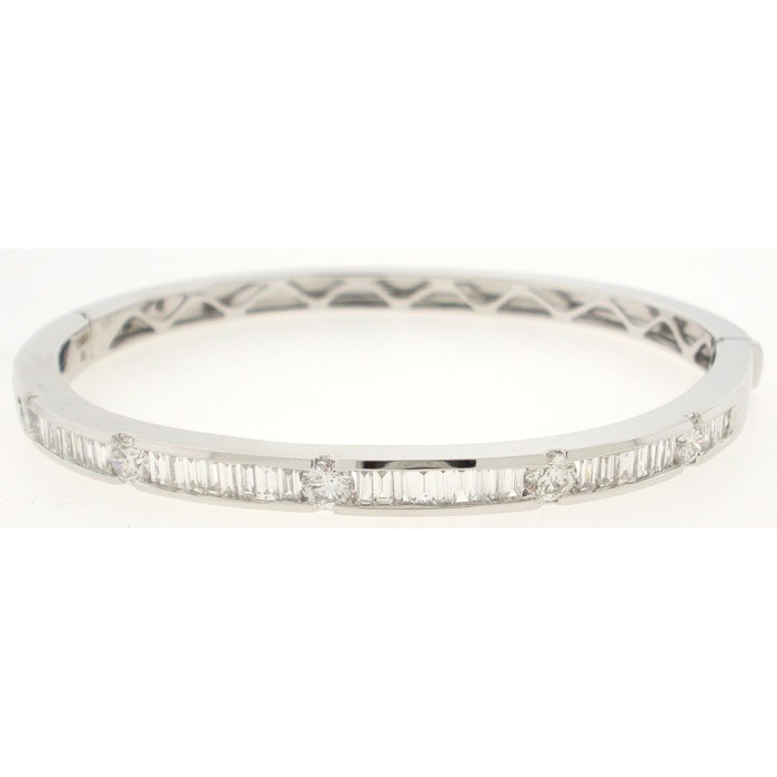 Exquisite Diamond Bangle Bracelet - z5658