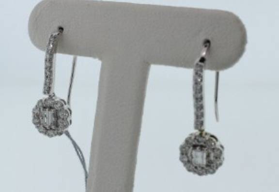 Beautiful Diamond Earrings - Z5627