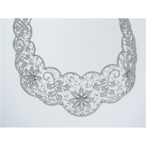 Ladies Diamond Necklace in 18k