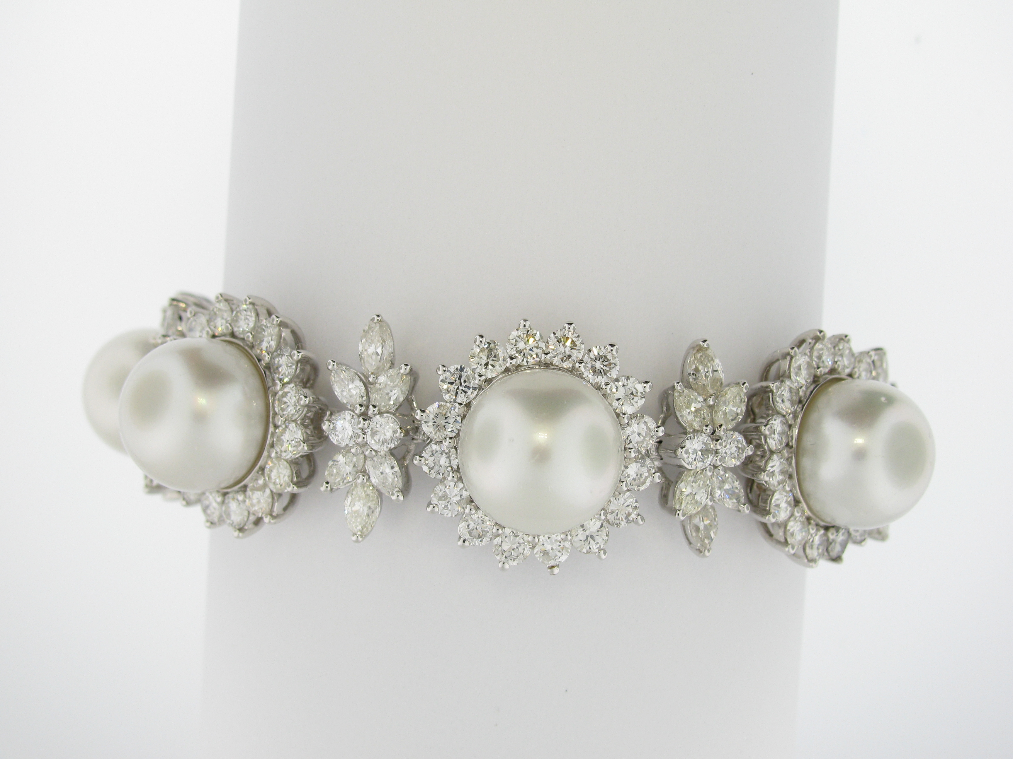 18k Ladies South Sea Pearl & Diamond Bracelet
