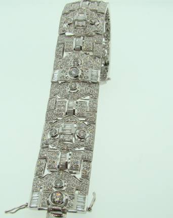 Beautiful Ladies Diamond Bracelet - z4880 y252/19 Beautiful Ladies Diamond Bracelet - z4880 y252/19