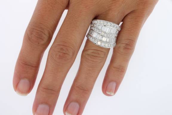 Beautiful Diamond Ring - z5788 y286/162s