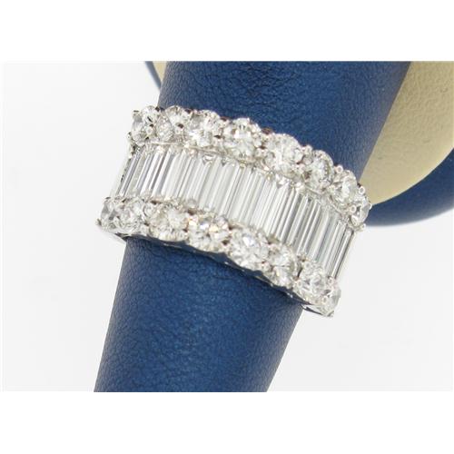 Ladies 18k White Gold Baguette And Round Wedding Band