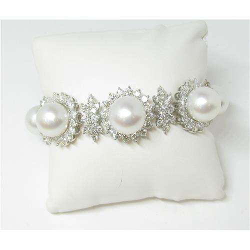 Ladied 18k white gold south sea pearl and diamond Bracelet