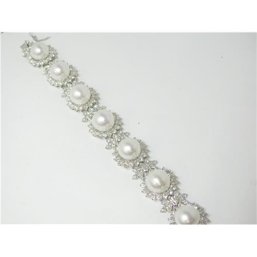 Ladied 18k white gold south sea pearl and diamond Bracelet