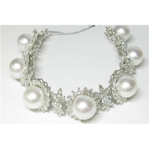 Ladied 18k white gold south sea pearl and diamond Bracelet