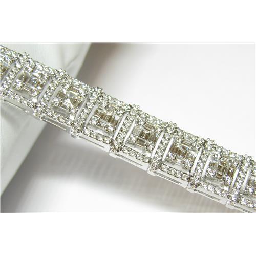 Ladies 28K White gold Emerald Cut & Round Cut Diamond Bracelet - B0080