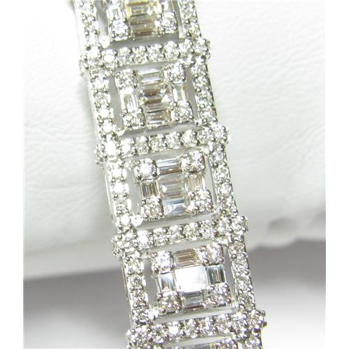 Ladies 28K White gold Emerald Cut & Round Cut Diamond Bracelet - B0080