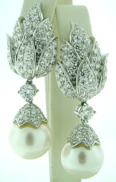 Elegant 18k white gold diamond and pearl earrings