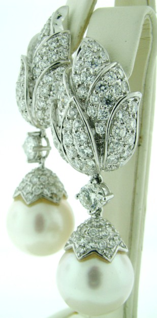 Elegant 18k white gold diamond and pearl earrings